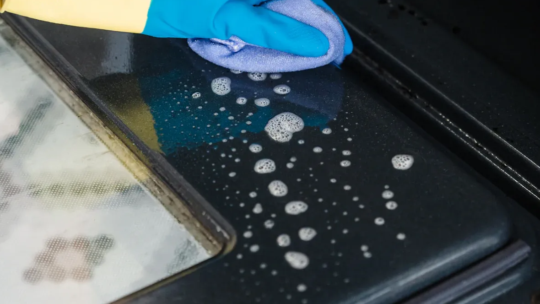 Pembersihan Ketuhar Pizza Dipermudahkan dalam 3 Langkah Mudah